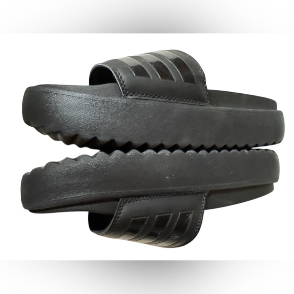 Like new! ADIDAS
WOMENS ADILETTE PLATFORM SLIDE SANDAL - Picture 8 of 9